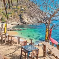 Mesa frente a la playa